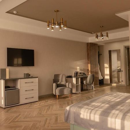 בישקק Five Hotel מראה חיצוני תמונה