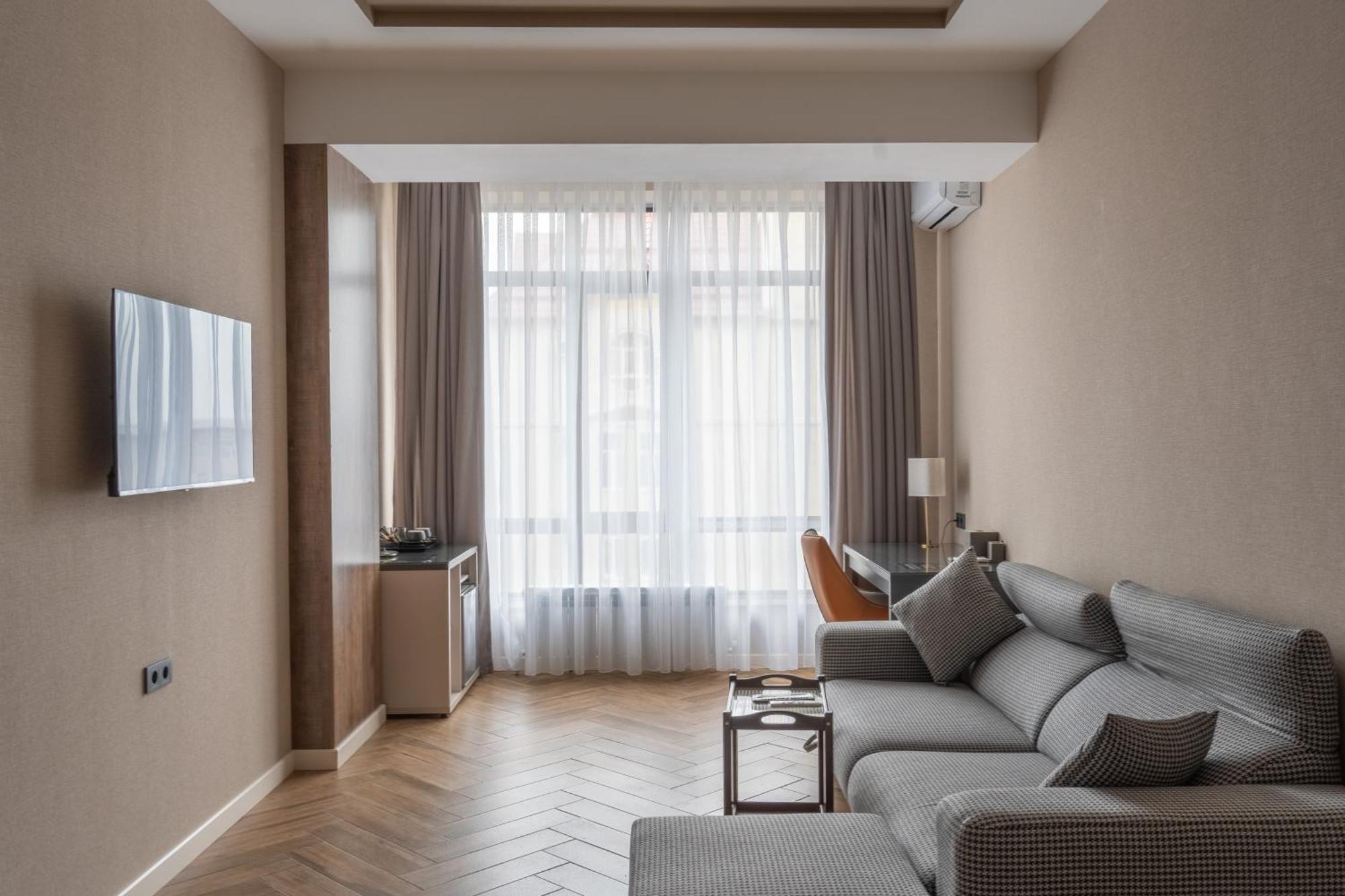 בישקק Five Hotel מראה חיצוני תמונה