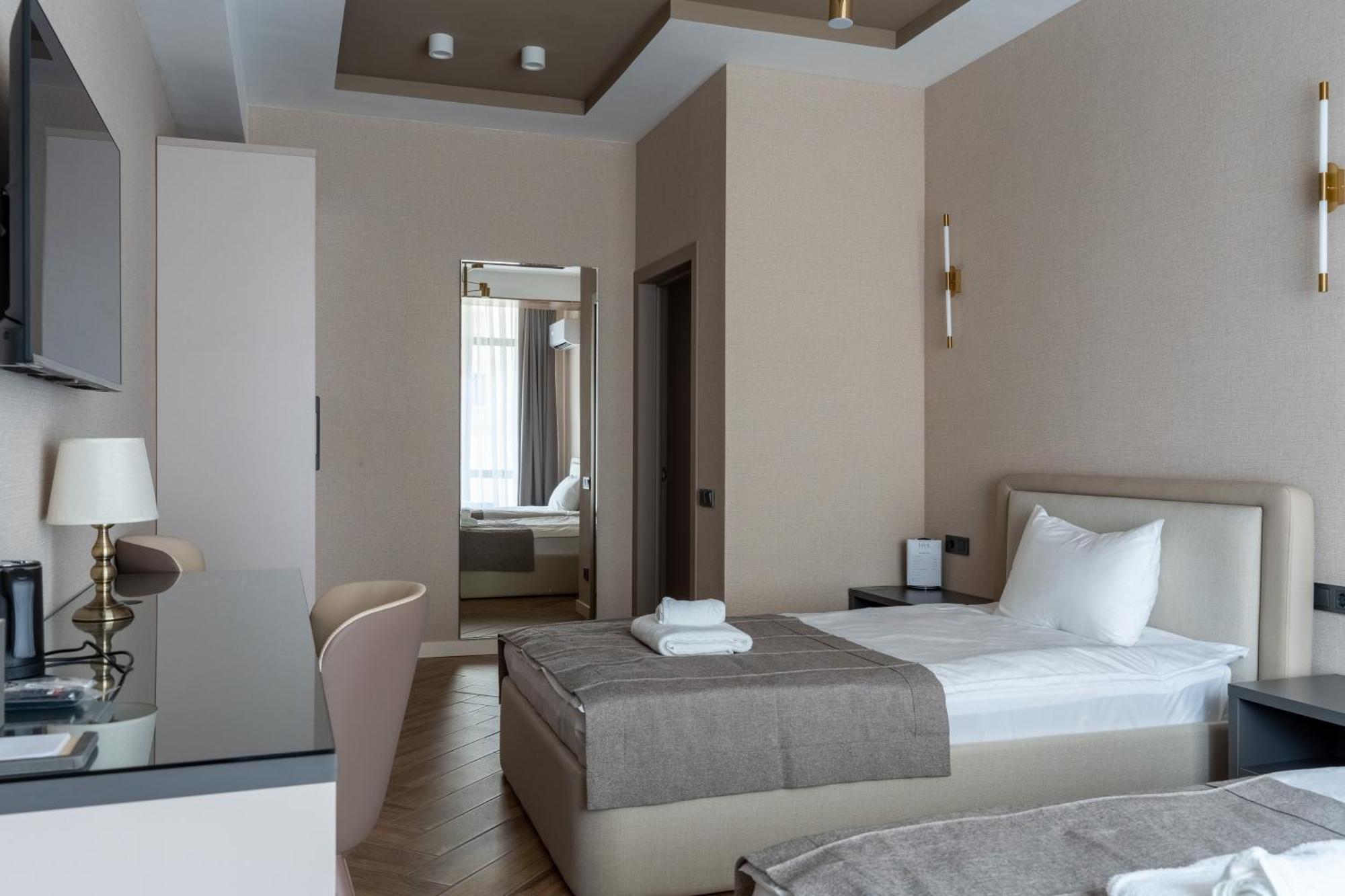 בישקק Five Hotel מראה חיצוני תמונה