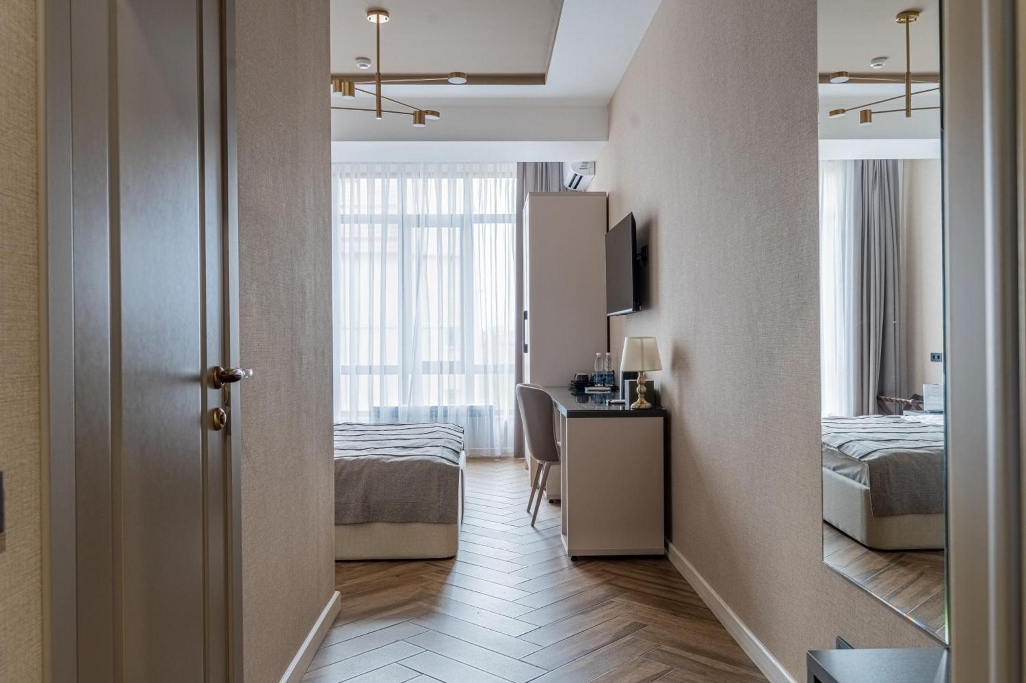 בישקק Five Hotel מראה חיצוני תמונה