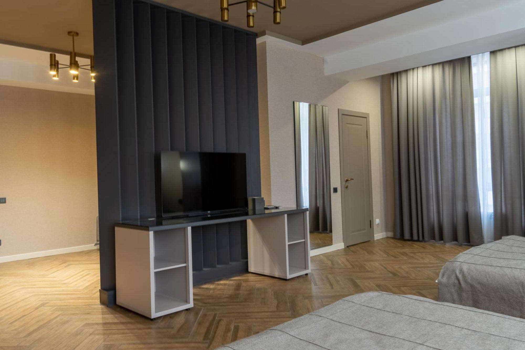 בישקק Five Hotel מראה חיצוני תמונה