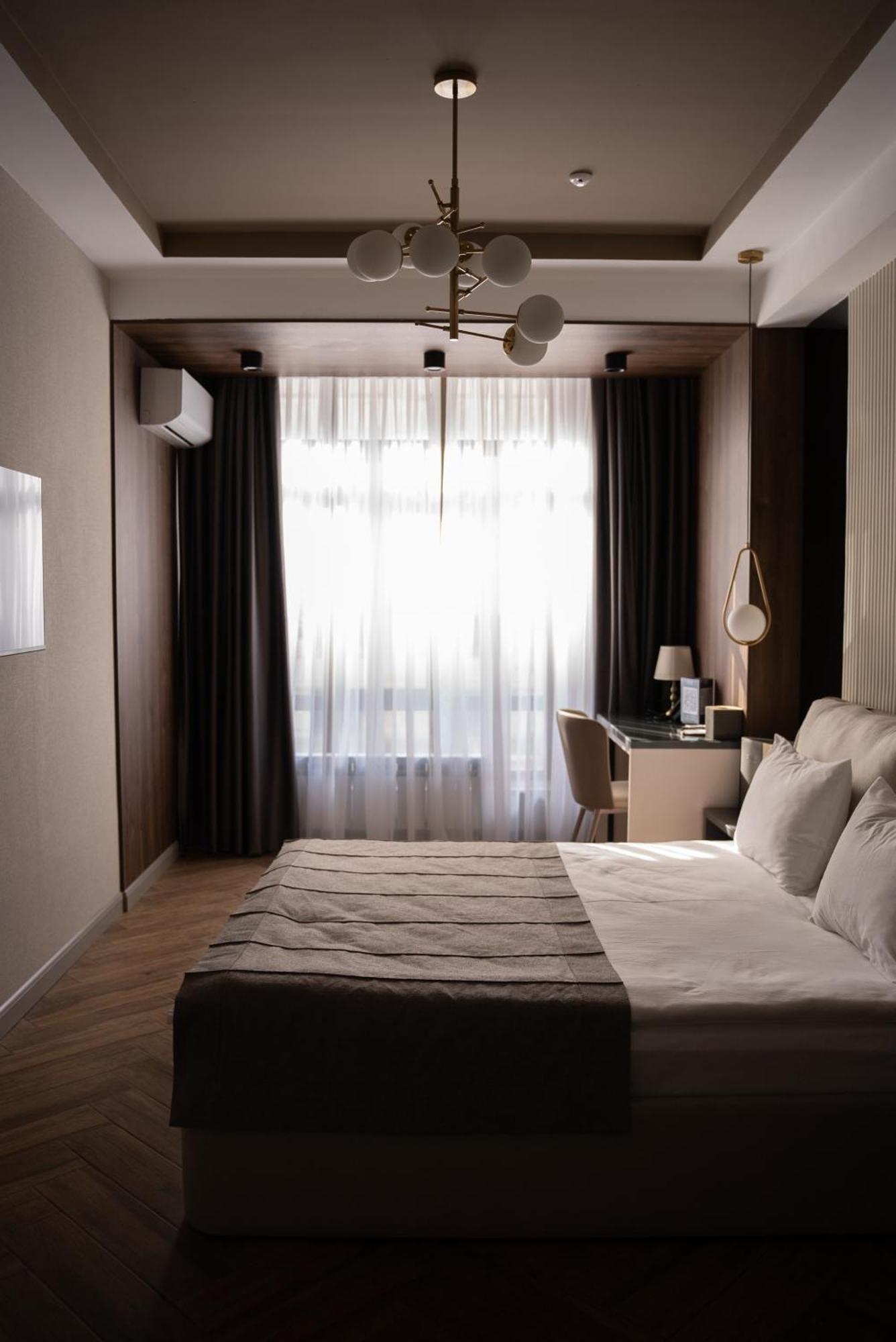 בישקק Five Hotel מראה חיצוני תמונה