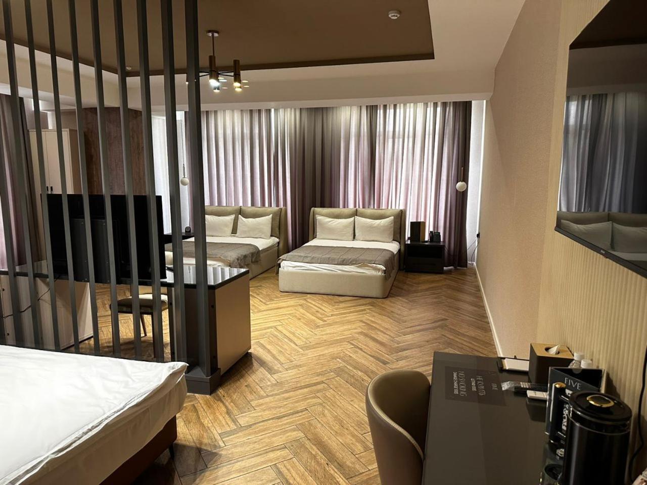 בישקק Five Hotel מראה חיצוני תמונה