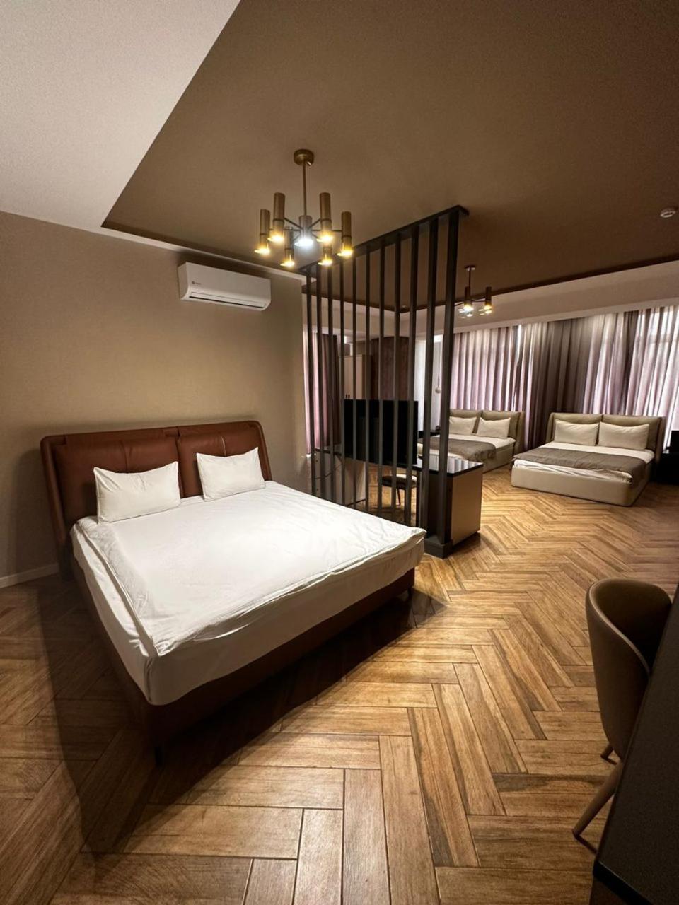 בישקק Five Hotel מראה חיצוני תמונה